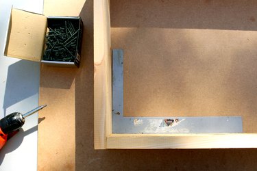 make a rectangle box shape, use carpenter square to ensure correct shape | how to make an elevated planter box